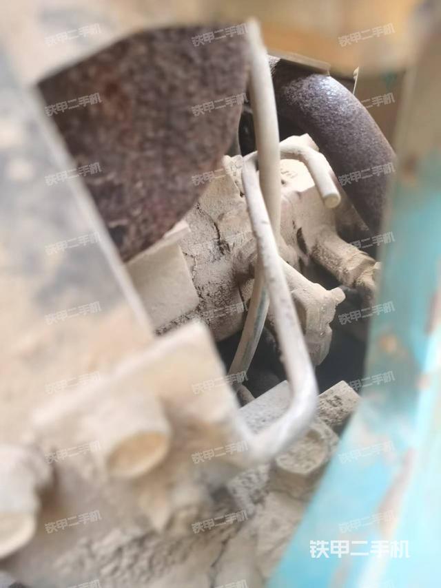 液壓泵艙室正面整體(整機(jī)外觀) 液壓泵艙室正面整體(整機(jī)外觀)