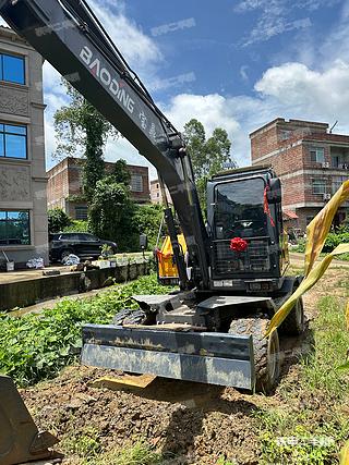 贵港市出售 德州宝鼎 BD105W-8D 挖掘机