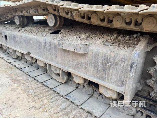 单侧履带整体(整机外观) 单侧履带整体(整机外观)
