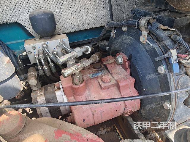 回轉(zhuǎn)馬達和主控閥(整機外觀) 回轉(zhuǎn)馬達和主控閥(整機外觀)