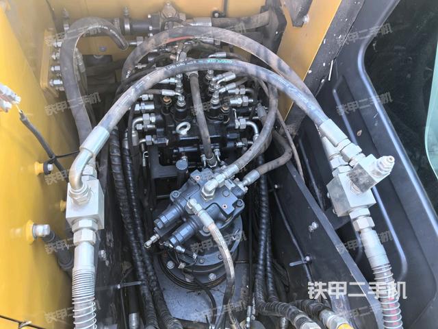 駕駛室頂部俯視(上車部件) 駕駛室頂部俯視(上車部件)