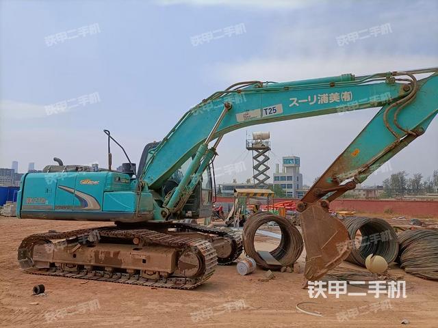 神钢SK200-8挖掘机