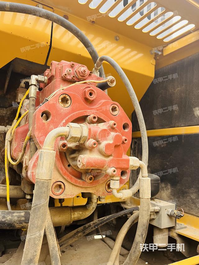 液壓泵艙室正面整體（整機(jī)外觀）