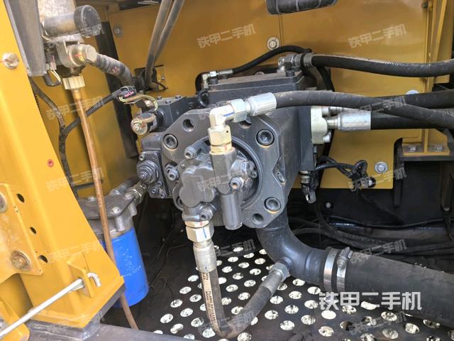 液壓泵斜45?左(大件艙室) 液壓泵斜45?左(大件艙室)