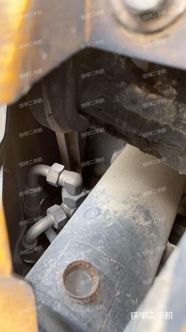 液壓泵艙室正面整體(整機(jī)外觀) 液壓泵艙室正面整體(整機(jī)外觀)