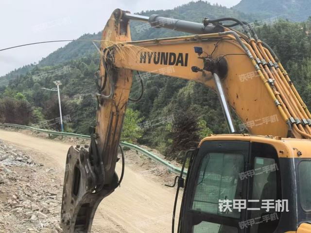 小臂整体左后(工作和回转装置) 小臂整体左后(工作和回转装置)