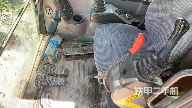 驾驶室整体(整机外观) 驾驶室整体(整机外观)