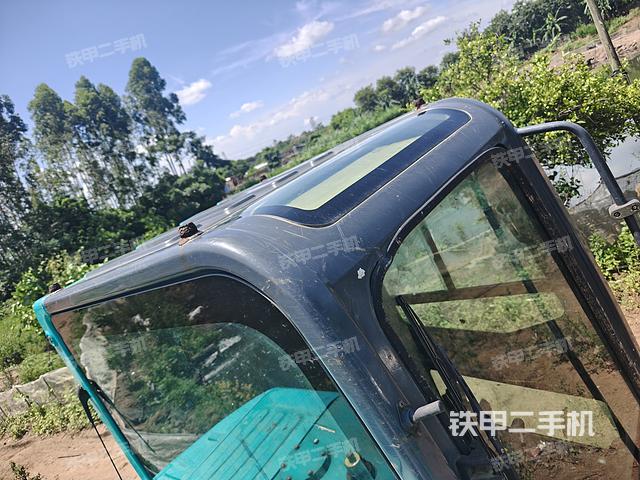 駕駛室頂部(整機外觀) 駕駛室頂部(整機外觀)