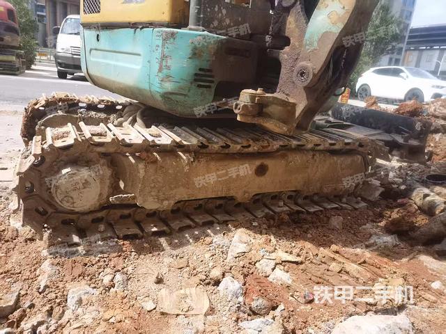 單側(cè)履帶整體(整機(jī)外觀) 單側(cè)履帶整體(整機(jī)外觀)