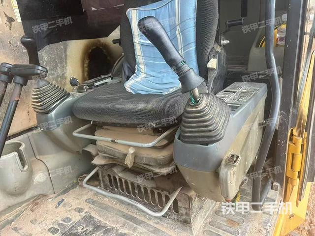 驾驶室整体(整机外观) 驾驶室整体(整机外观)