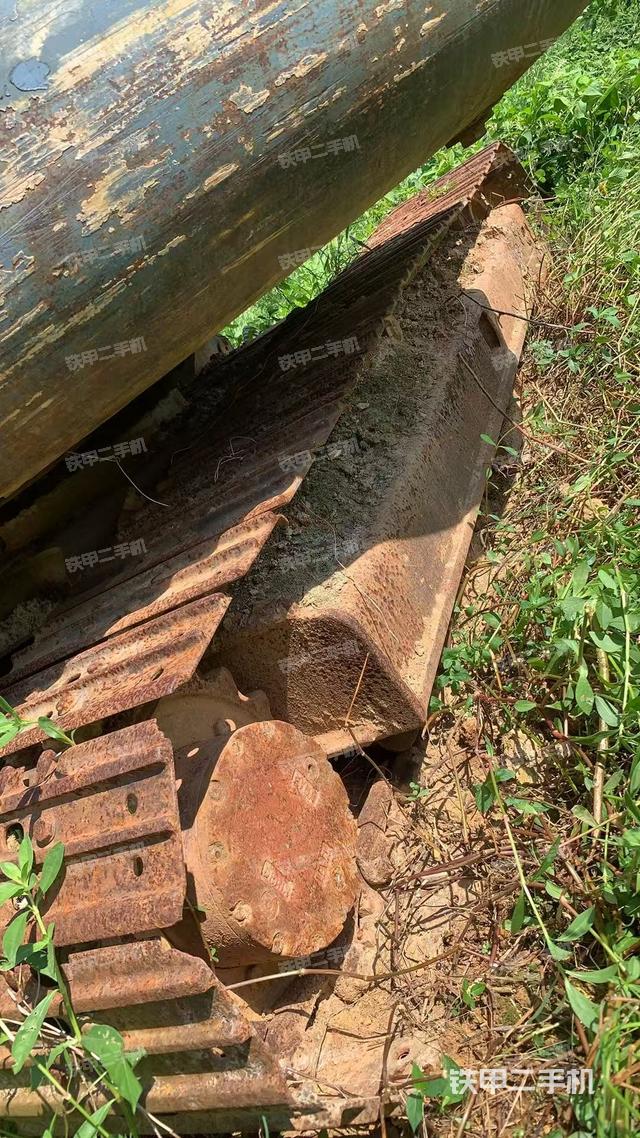 单侧履带整体(整机外观) 单侧履带整体(整机外观)