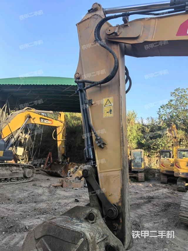 大臂整体 右侧(工作和回转装置) 大臂整体 右侧(工作和回转装置)