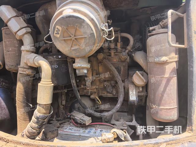 液壓泵艙室正面整體(整機(jī)外觀) 液壓泵艙室正面整體(整機(jī)外觀)