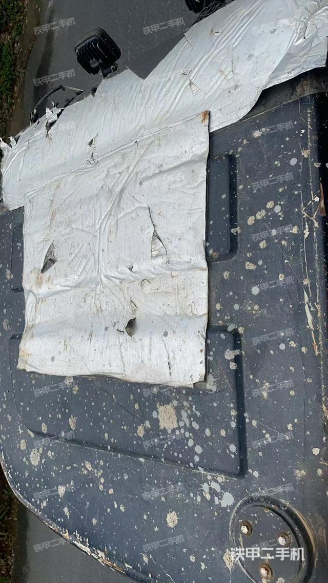 駕駛室頂部(整機(jī)外觀) 駕駛室頂部(整機(jī)外觀)