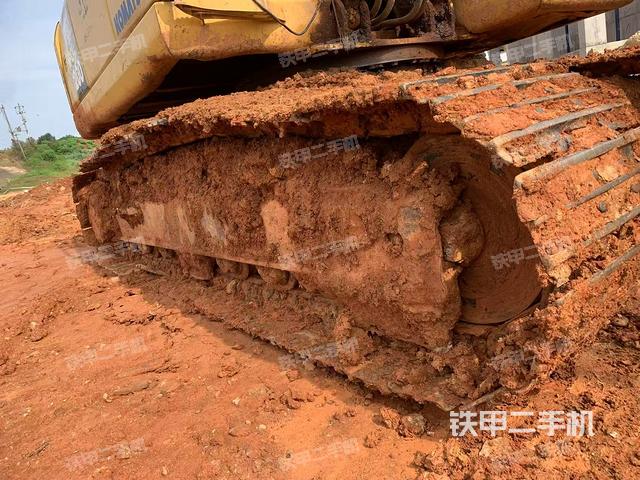 单侧履带整体(整机外观) 单侧履带整体(整机外观)