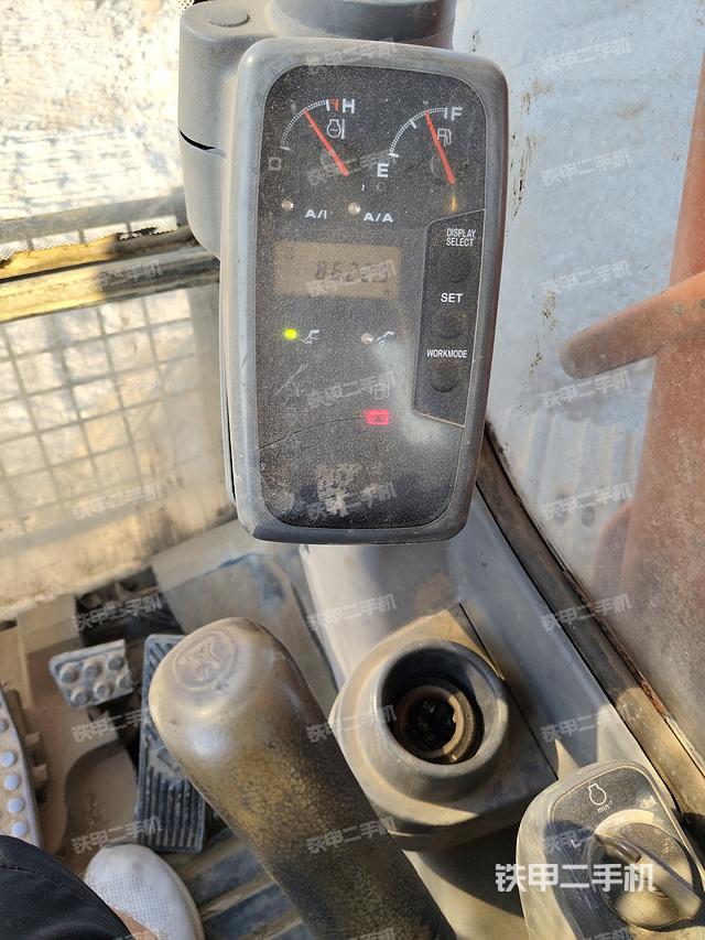 駕駛室整體(整機(jī)外觀) 駕駛室整體(整機(jī)外觀)