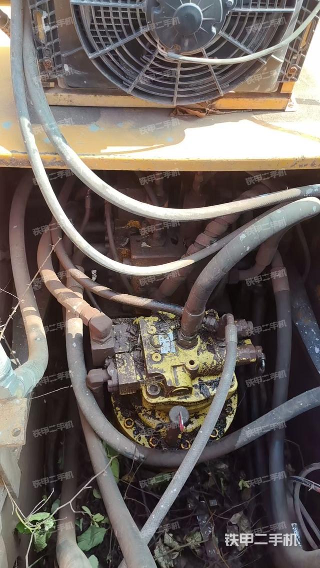 回转马达和主控阀（整机外观）