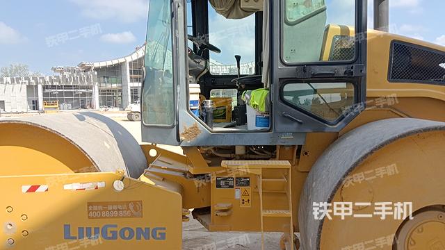 整机右侧（设备外观及核心部件）