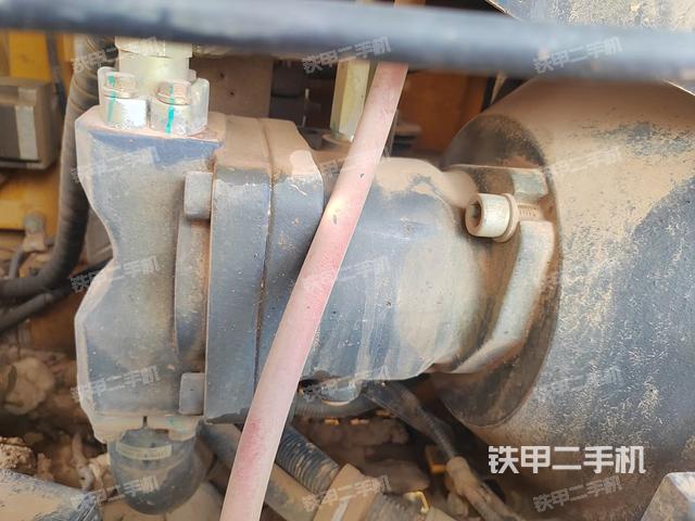液压泵舱室正面整体(整机外观) 液压泵舱室正面整体(整机外观)