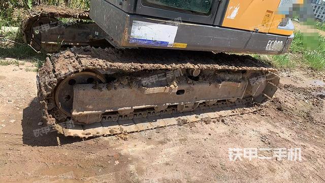 单侧履带整体(整机外观) 单侧履带整体(整机外观)