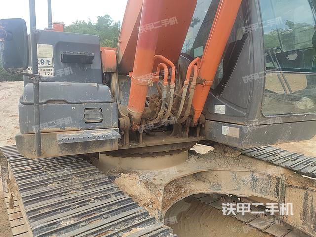 驾驶室顶部（整机外观）