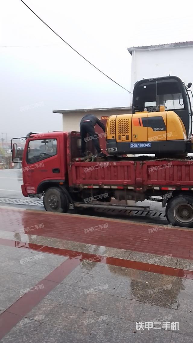 驾驶室顶部(整机外观) 驾驶室顶部(整机外观)