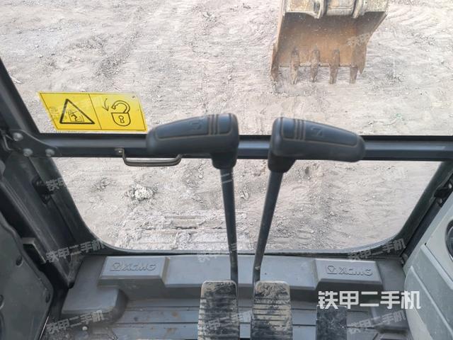 座椅左侧控制台/音响/含左手柄(驾驶室部分) 座椅左侧控制台/音响/含左手柄(驾驶室部分)
