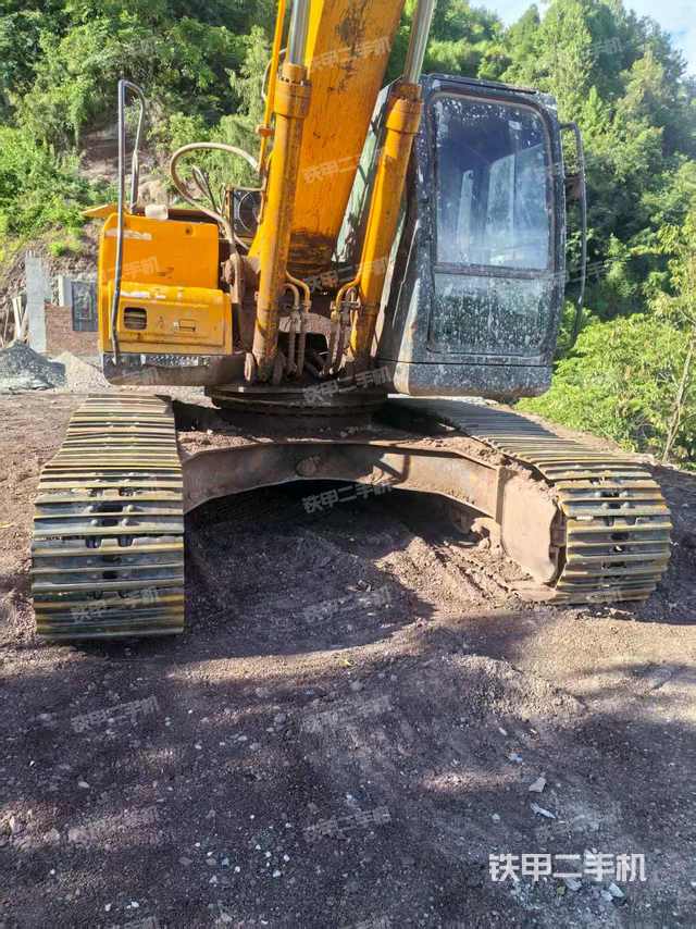 驾驶室顶部（整机外观）