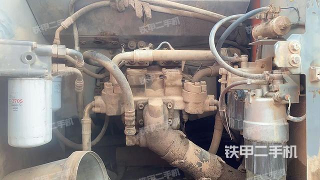 液压泵舱室正面整体(整机外观) 液压泵舱室正面整体(整机外观)