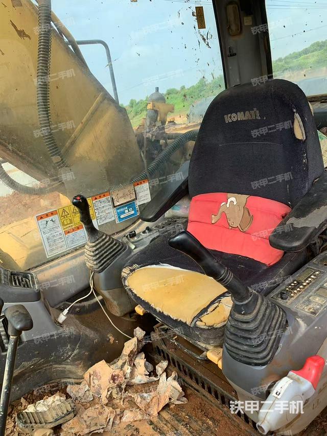 驾驶室整体(整机外观) 驾驶室整体(整机外观)
