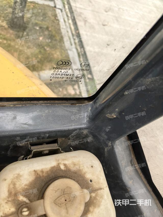 后窗玻璃角标(驾驶室部分) 后窗玻璃角标(驾驶室部分)