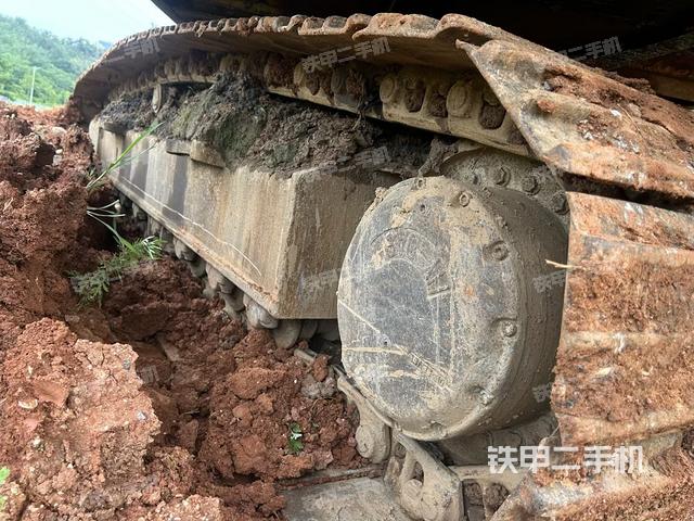 单侧履带整体(整机外观) 单侧履带整体(整机外观)