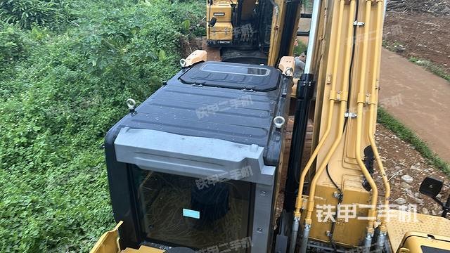 驾驶室顶部(整机外观) 驾驶室顶部(整机外观)