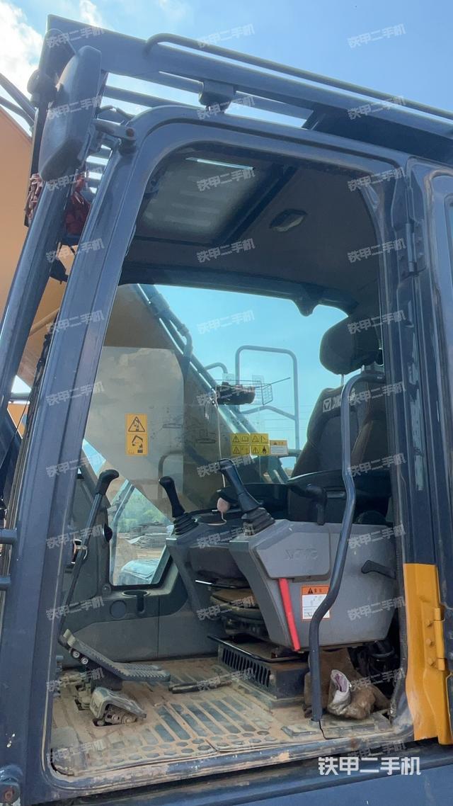 驾驶室整体（整机外观）