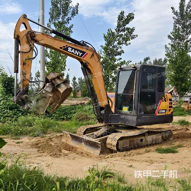 驾驶室整体(整机外观) 驾驶室整体(整机外观)