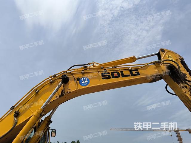 大臂整体 右侧(工作和回转装置) 大臂整体 右侧(工作和回转装置)