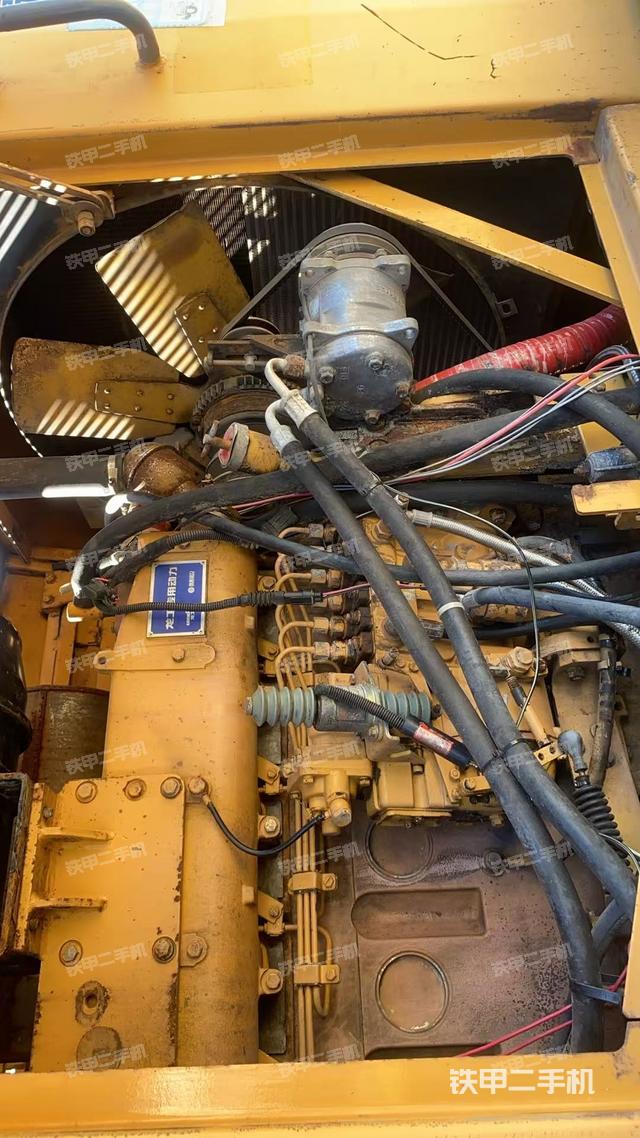 發(fā)動(dòng)機(jī)左側(cè)(整機(jī)外觀及大件) 發(fā)動(dòng)機(jī)左側(cè)(整機(jī)外觀及大件)