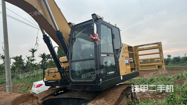 驾驶室整体(整机外观) 驾驶室整体(整机外观)