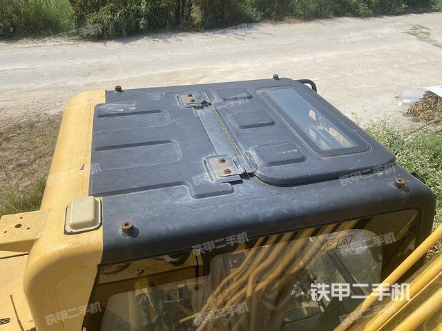 駕駛室頂部(整機外觀) 駕駛室頂部(整機外觀)