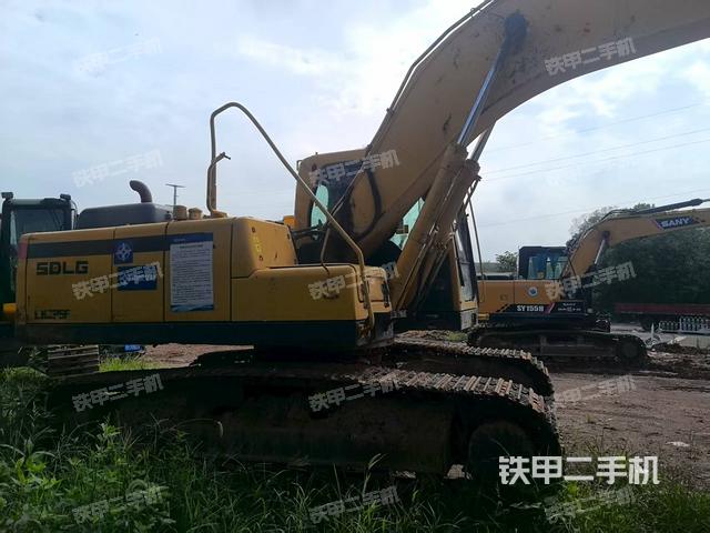 单侧履带整体(整机外观) 单侧履带整体(整机外观)