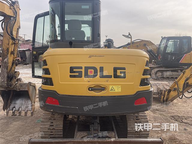 驾驶室顶部（整机外观）