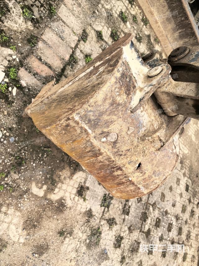 铲斗右后整体(工作和回转装置) 铲斗右后整体(工作和回转装置)