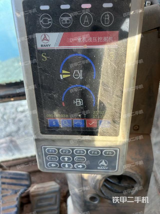 驾驶室整体(整机外观) 驾驶室整体(整机外观)