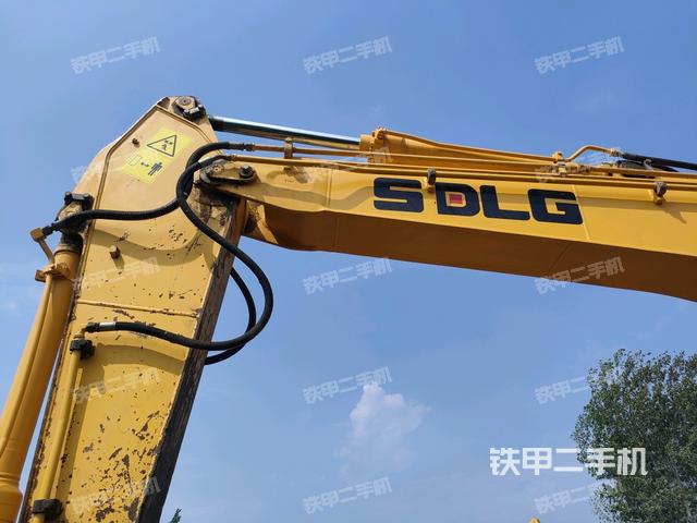 大臂整體?右側(cè)(工作和回轉(zhuǎn)裝置) 大臂整體?右側(cè)(工作和回轉(zhuǎn)裝置)