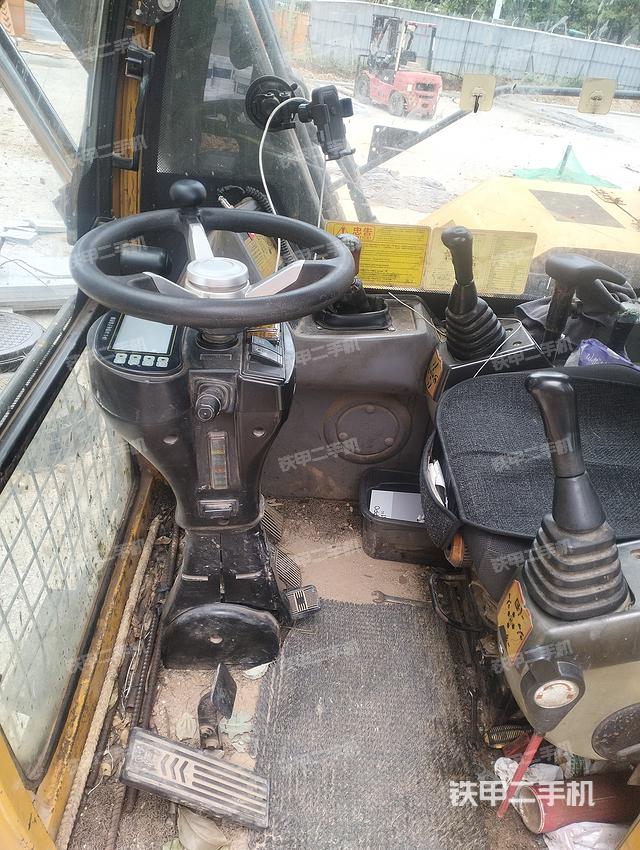 驾驶室整体（整机外观）