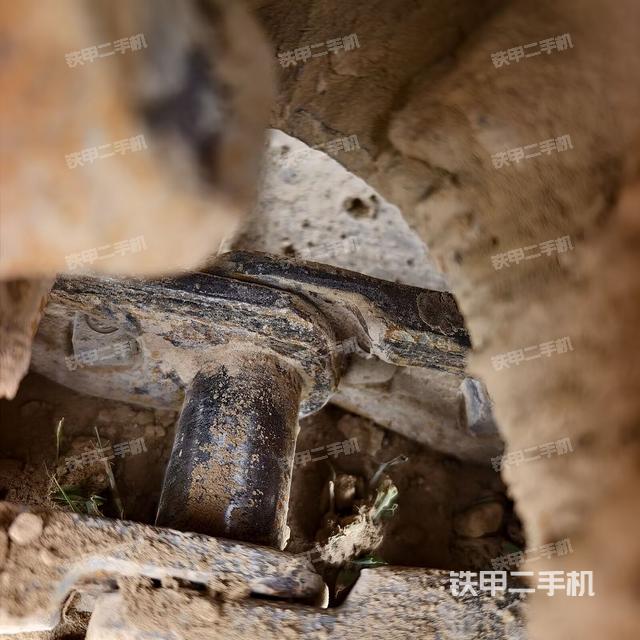 单侧履带整体(整机外观) 单侧履带整体(整机外观)