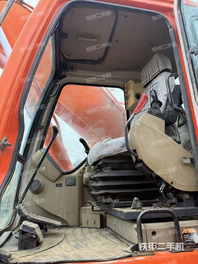 驾驶室整体(整机外观) 驾驶室整体(整机外观)