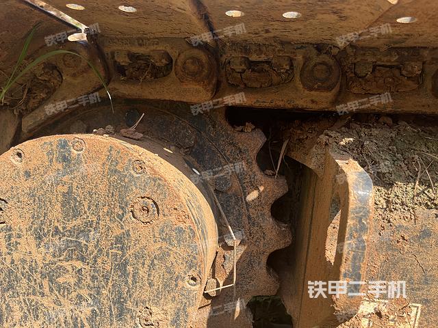 单侧履带整体(整机外观) 单侧履带整体(整机外观)