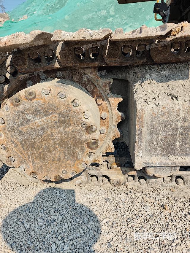 单侧履带整体(整机外观) 单侧履带整体(整机外观)