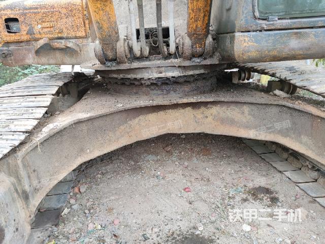 轉(zhuǎn)盤和下車架正前（工作和回轉(zhuǎn)裝置）